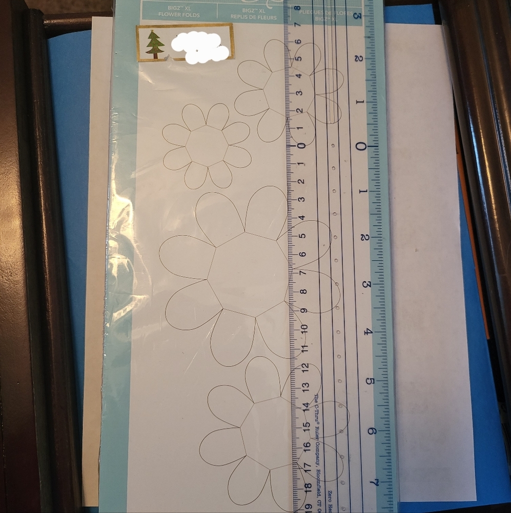 Sizzix Bigz XL Flower folds die